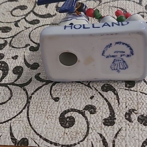 Royal Delft  Windmill Figurine with Red Tulips - Picture 6 of 7